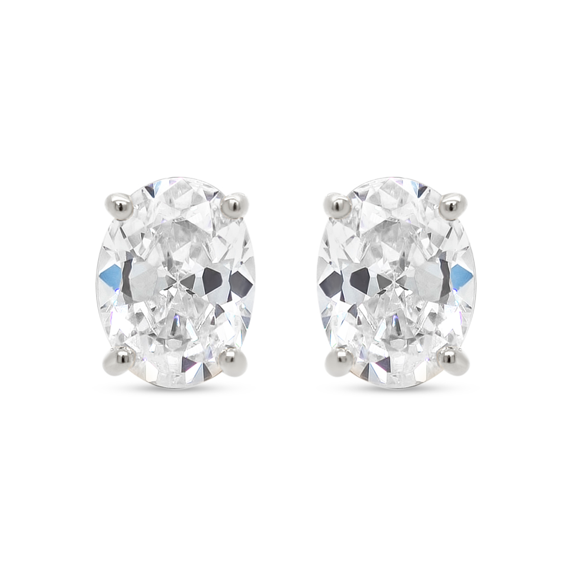 Oval-cut VIII Solitaire ørestikker i 925 sterlingsølv