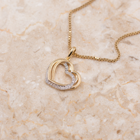 Paris hjertevedhæng i 14 kt. guld med brillantslebne diamanter – detalje