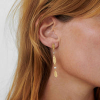 Forgyldte øreringe med perler og akvamarin fra Pernille Corydon