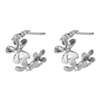 Pernille Corydon Wild Poppy hoops i certificeret genanvendt sterlingsølv med blomsterdesign