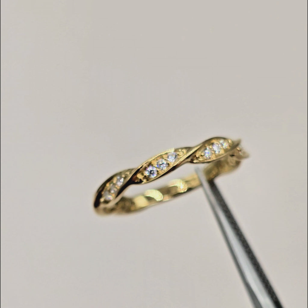 Video af Hazel ring i forgyldt sølv med zirkonia fra flere vinkler