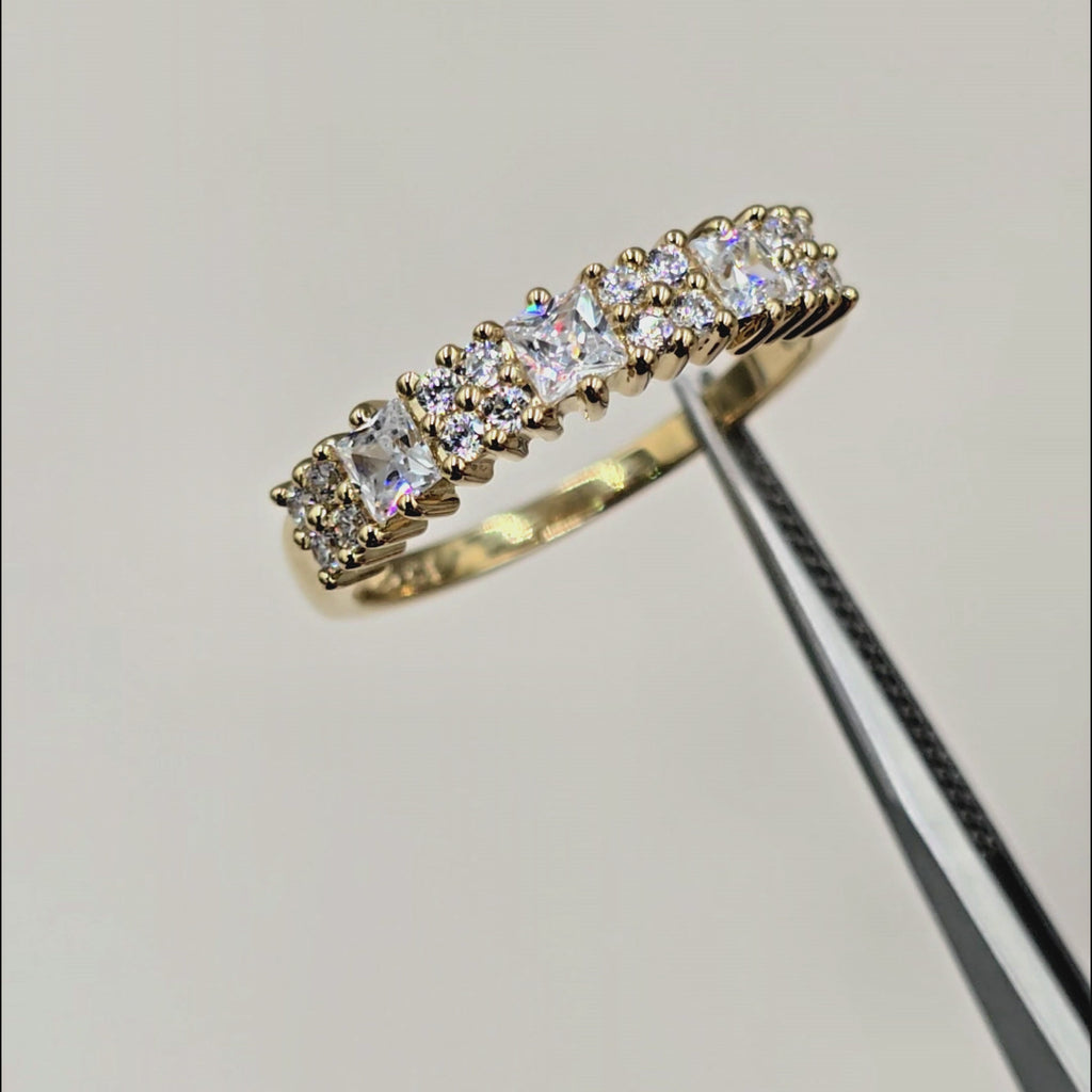 Video der viser Venice ring i forgyldt sølv med zirkonia fra flere vinkler