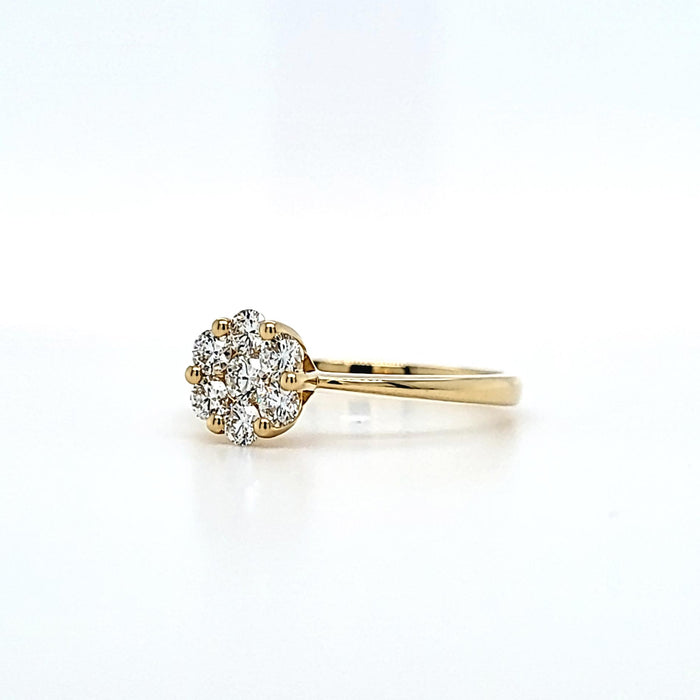 360 graders video af Ring i guld med 7 diamanter fattet i et blomstermotiv