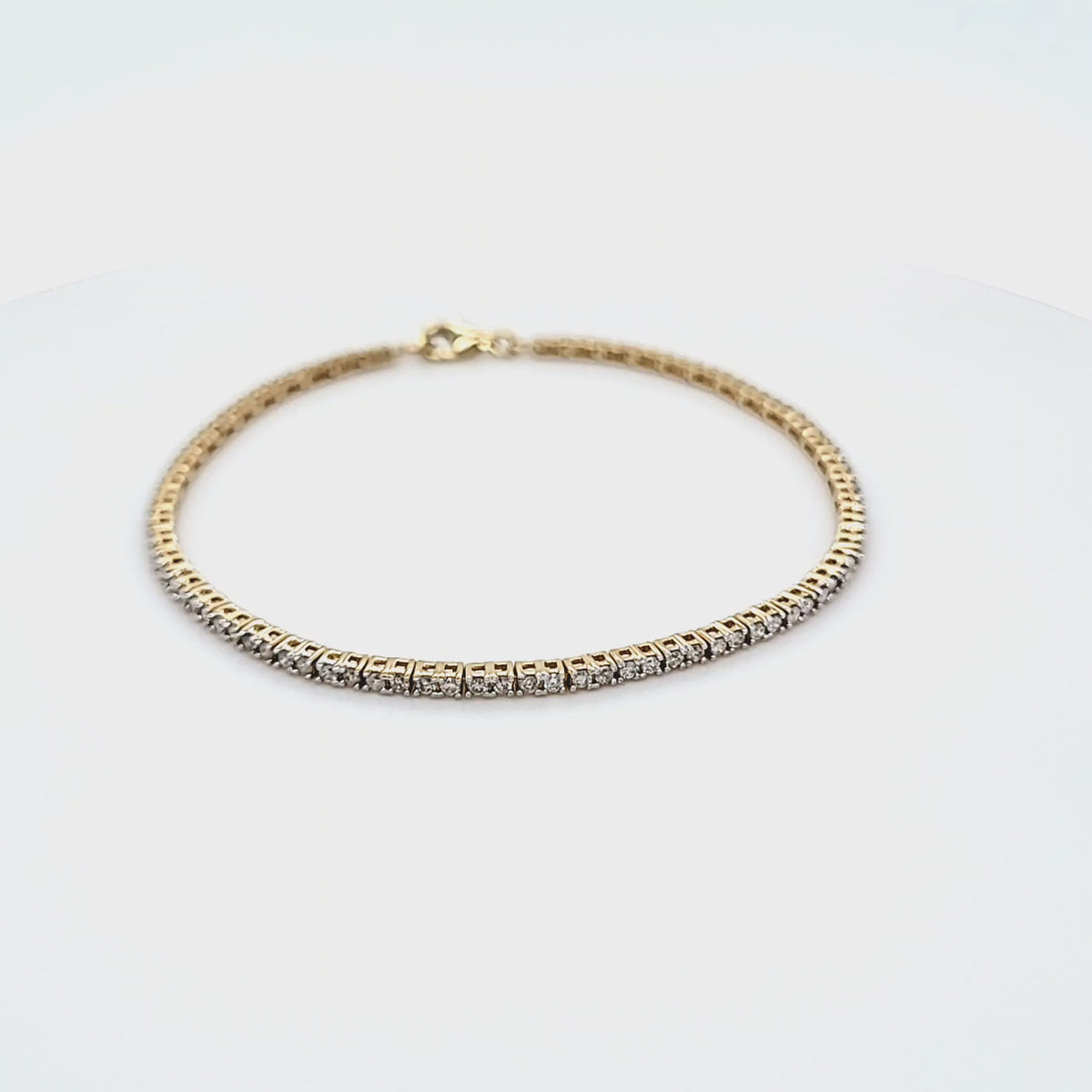 360 graders video af Tennisarmbånd i guld med en række diamanter i alt 1,05 carat