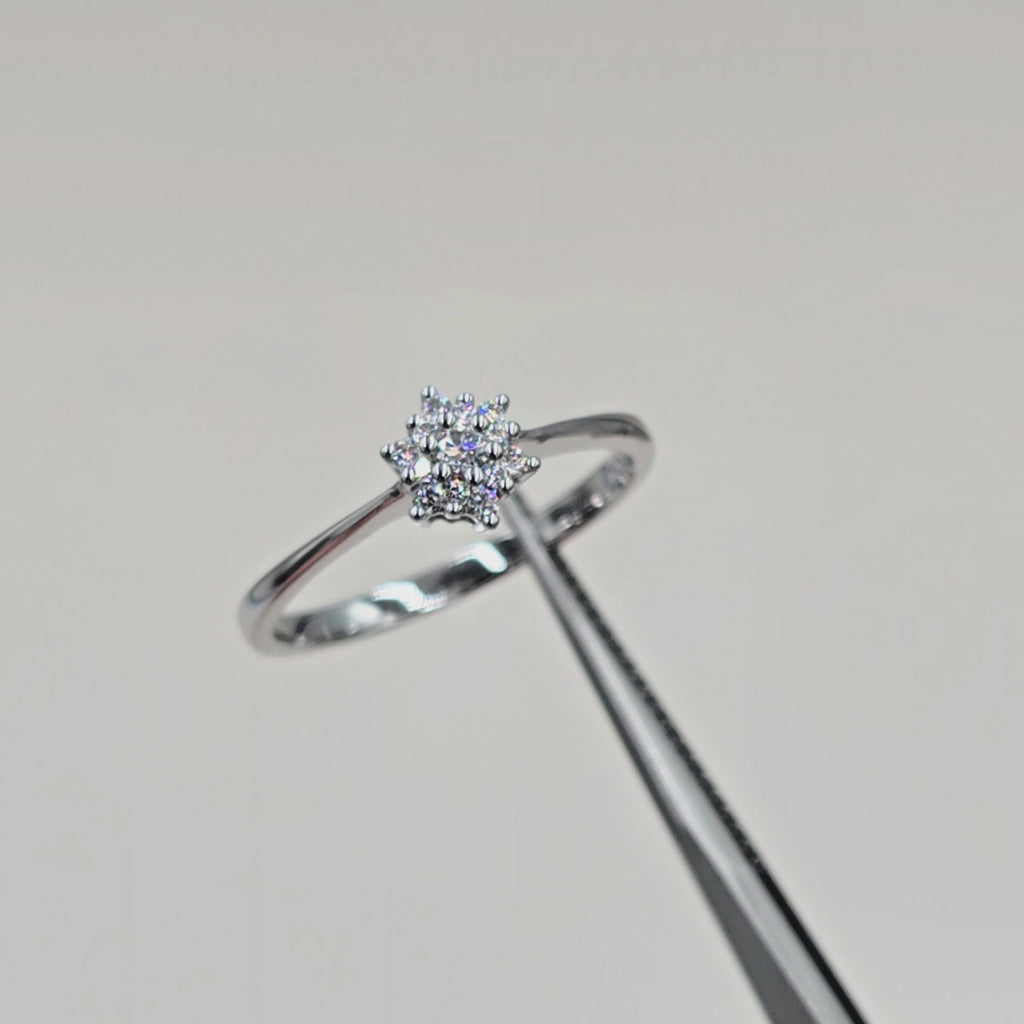 Video af Stardust ring i hvidguld med diamantklynge