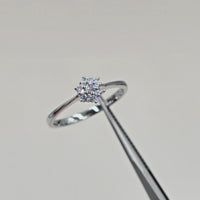 Video af Stardust ring i hvidguld med diamantklynge