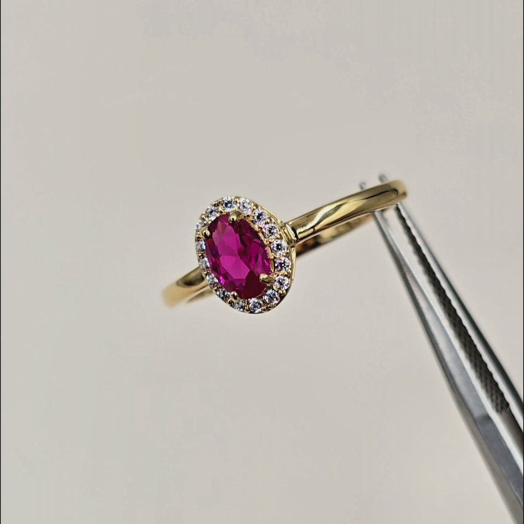 Video der viser Elina Ruby roset ring i forgyldt sølv fra flere vinkler