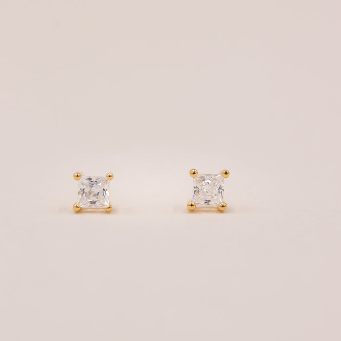 Princess-cut III solitaire ørestikker i forgyldt sølv med 3 mm zirkonia