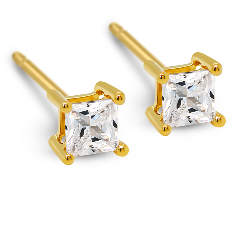 Packshot af Princess-cut III solitaire ørestikker 3 mm i forgyldt sølv