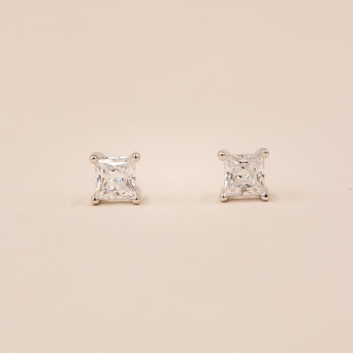 Princess-cut IV solitaire ørestikker i sterlingsølv med 4 mm zirkonia
