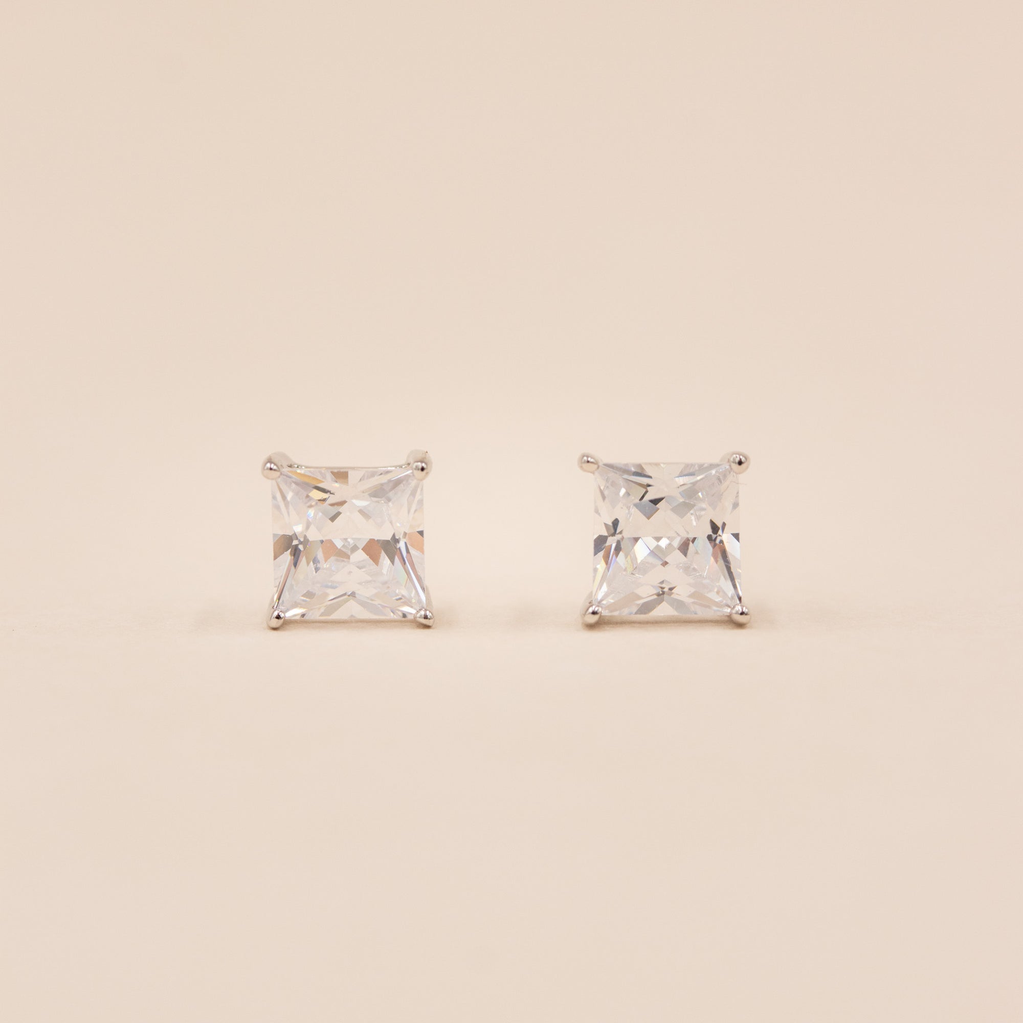 Princess-cut VI solitaire ørestikker i sterlingsølv med 6 mm zirkonia
