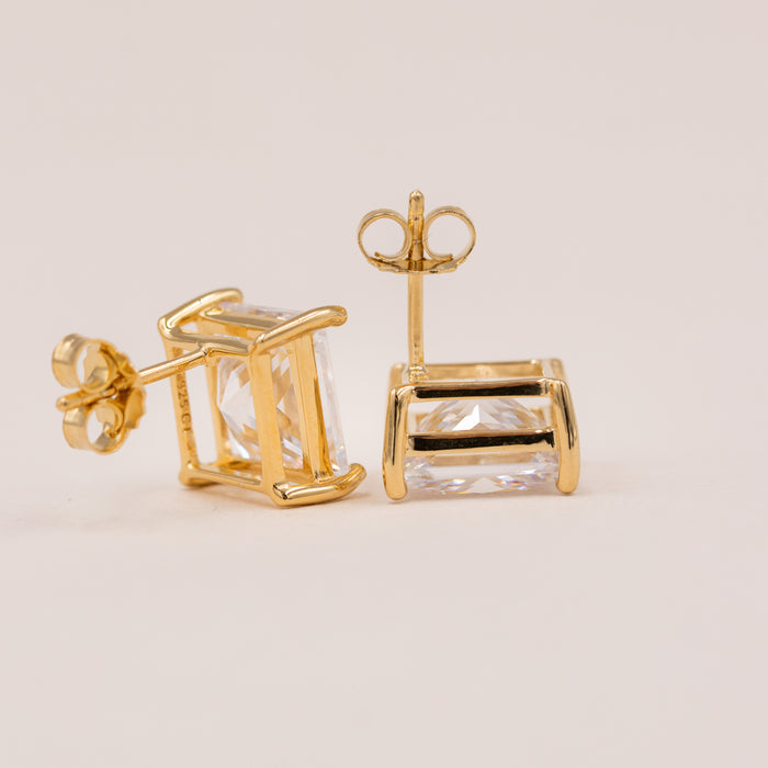 Detaljebillede af princess-cut zirkonia i solitaire-indfatning