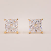 Princess-cut X solitaire ørestikker i forgyldt sølv med zirkonia