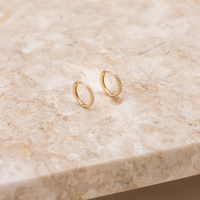 Detaljebillede af Promise creoler med diamanter i 14 kt. guld