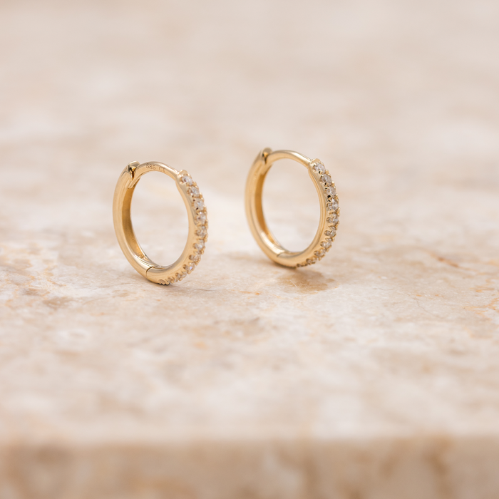 Promise creoler i 14 kt. guld med diamanter set forfra
