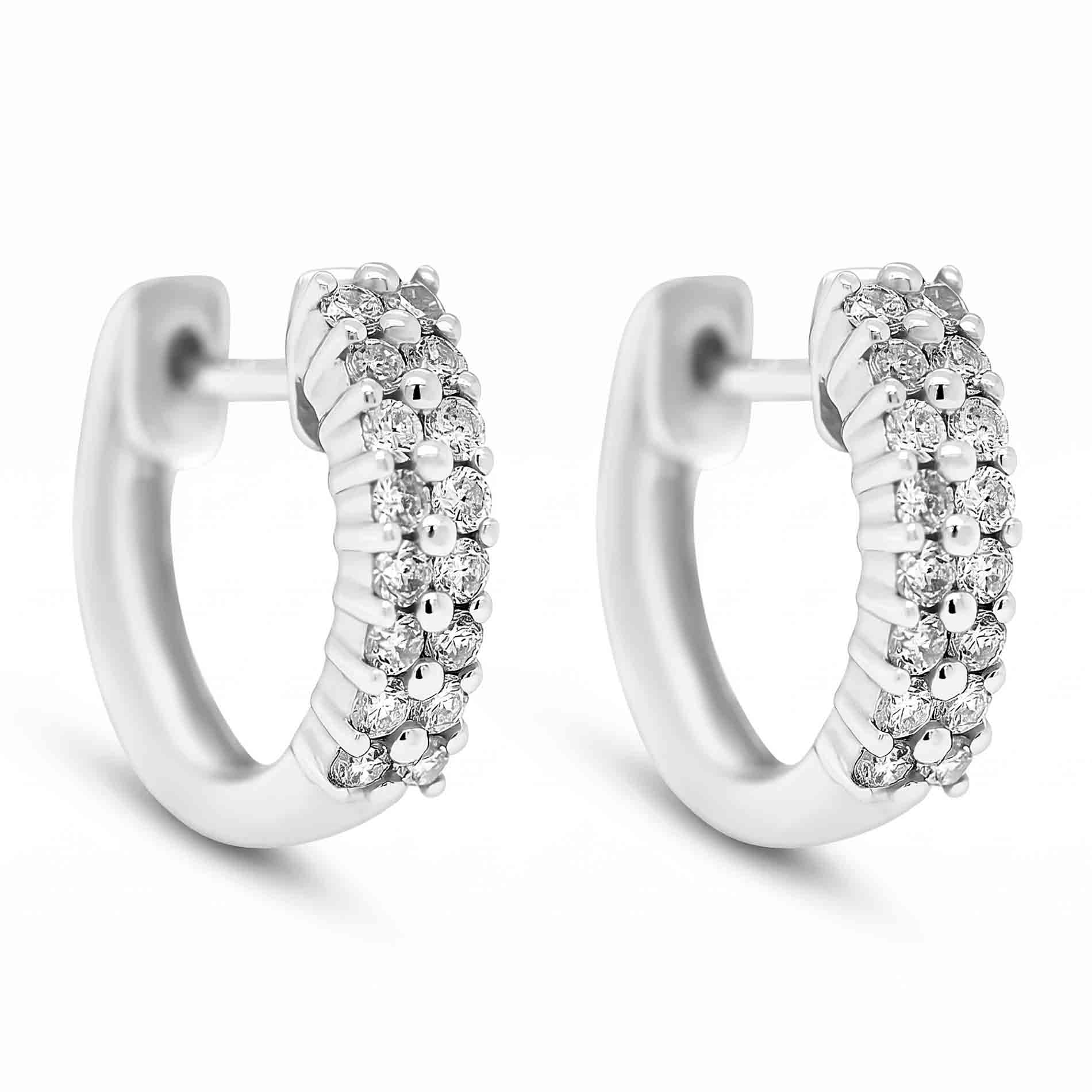 Rose creoler i 18 karat hvidguld med 32 hvide diamanter og samlet 0,23 ct.
