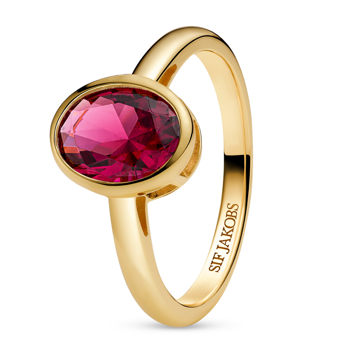 Sardinien Ovale Grande ring i forgyldt med rød oval zirkonia sten