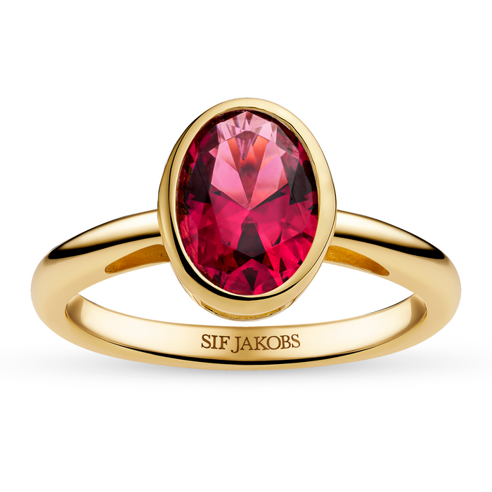 Sardinien Ovale Grande ring i forgyldt med rød zirkonia i klassisk indfatning