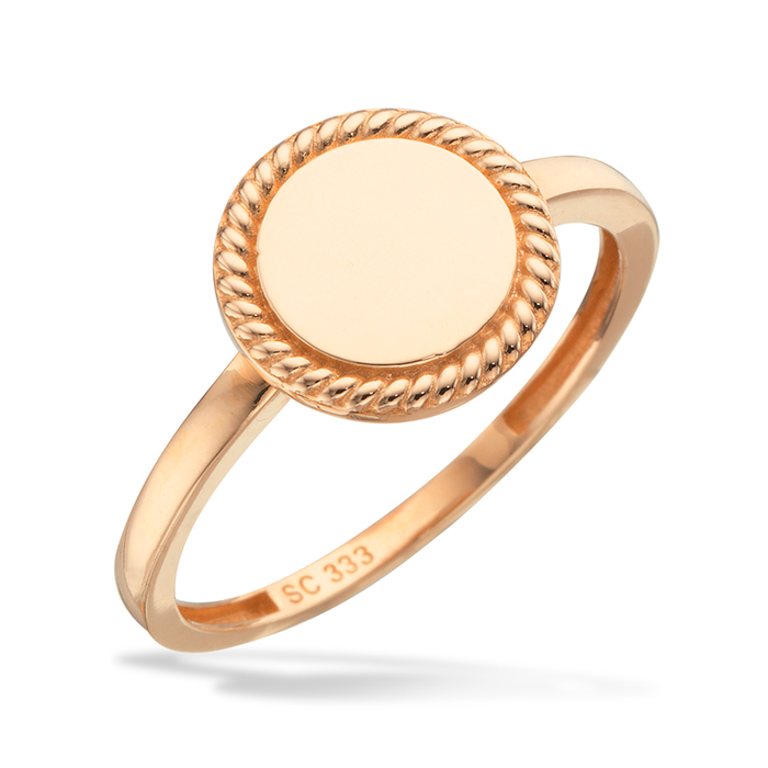Scrouples polet ring i 8 karat guld med rund poleret plade og dekorativ snoet kant