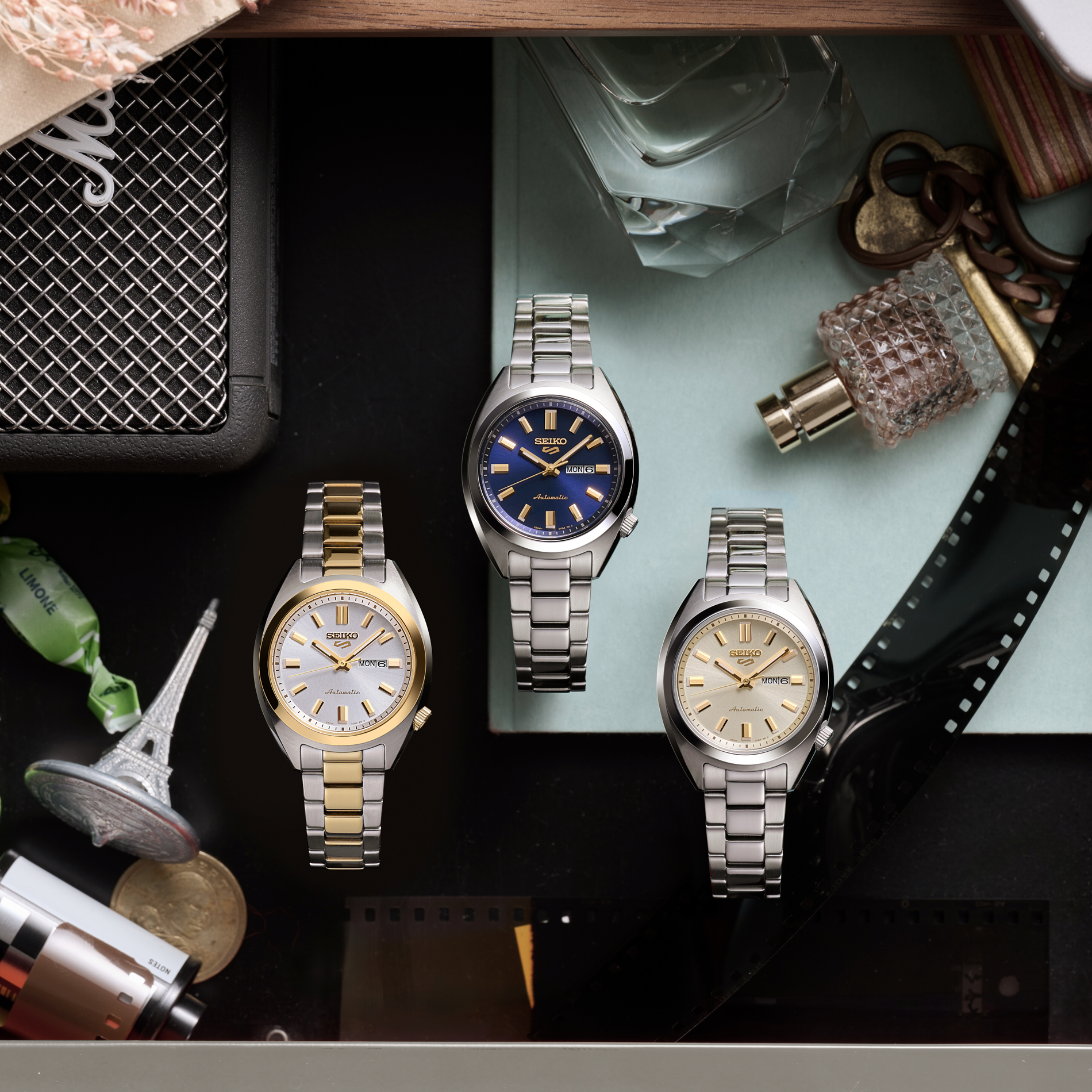 Seiko 5 Sports Automatic SRE024K1 dameur med sølvfarvet urskive, dag-dato visning og tofarvet stållænke
