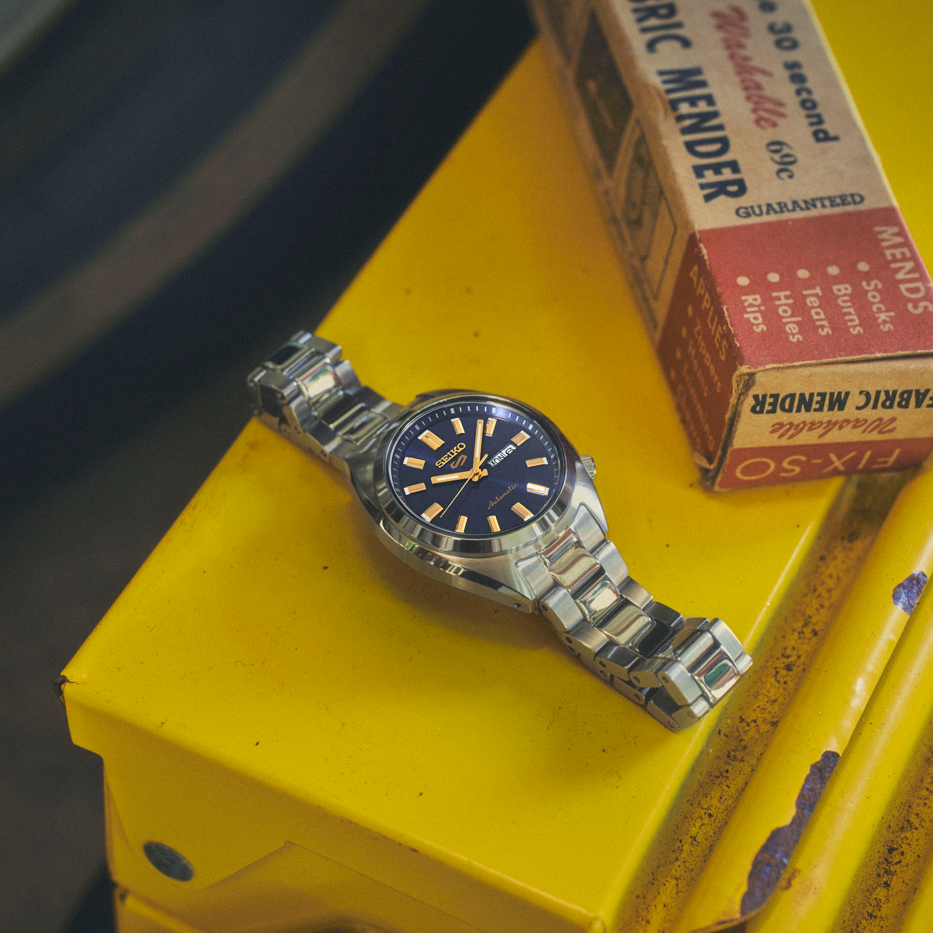 Seiko 5 Sports Automatic SRE021K1 dameur med blå urskive, dag-dato visning og stållænke