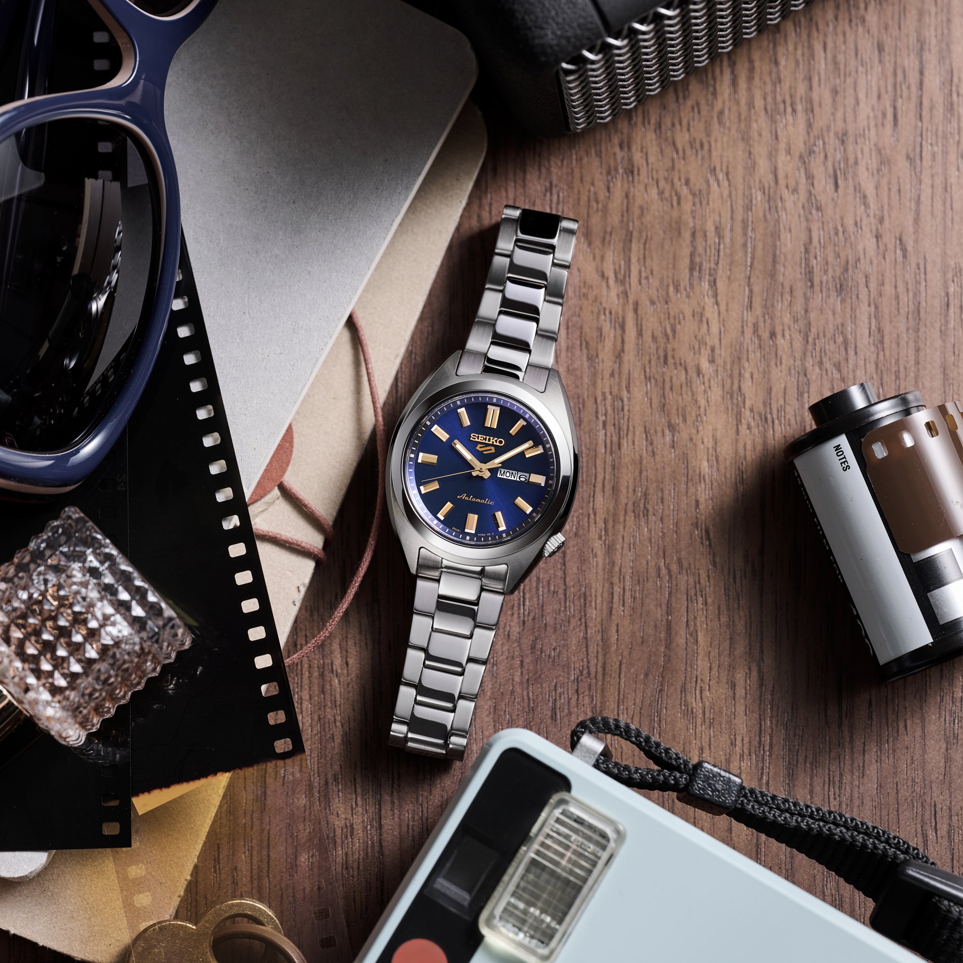 Seiko 5 Sports Automatic SRE021K1 dameur med blå urskive, dag-dato visning og stållænke