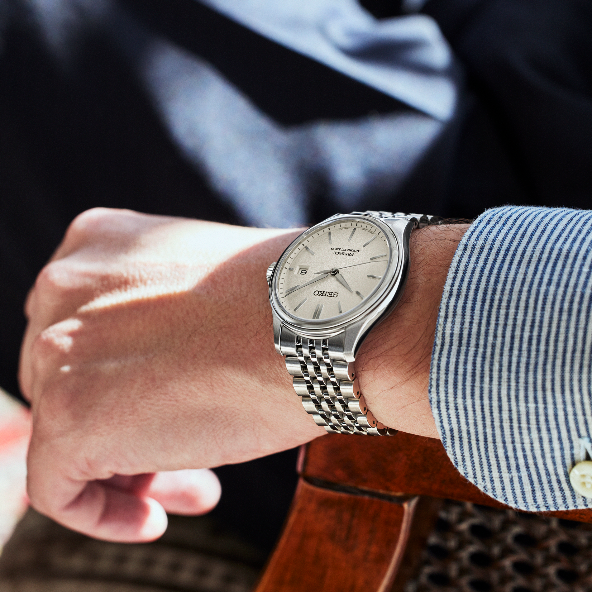 Seiko Presage Automatic Classic SPB463J1 med champagnefarvet tekstureret urskive og stållænke