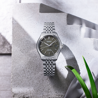 Seiko Presage Automatic Classic SPB465J1 med mørkegrå tekstureret urskive og stållænke