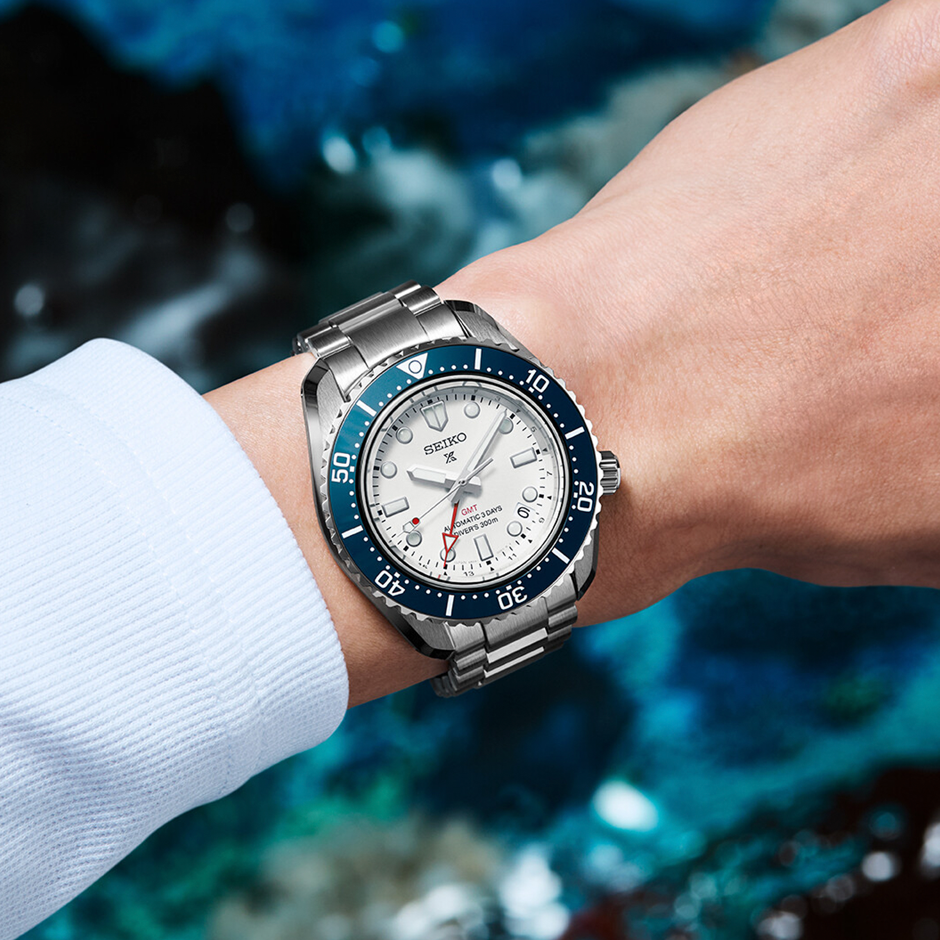 Seiko Prospex SEA 1968 Heritage Automatic GMT Diver’s SPB519J1 dykkerur med blå krans og stållænke