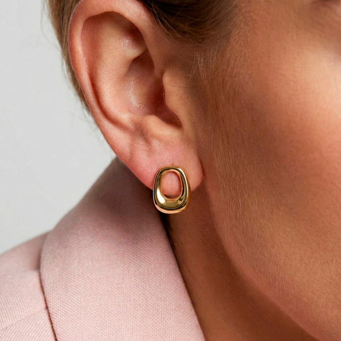 Sif Jakobs Borsa Parvus ørering i forgyldt sølv båret på øre