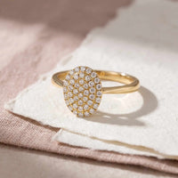 Sille ring i 18 karat guld med 0,19 ct diamanter – livsstilsbillede