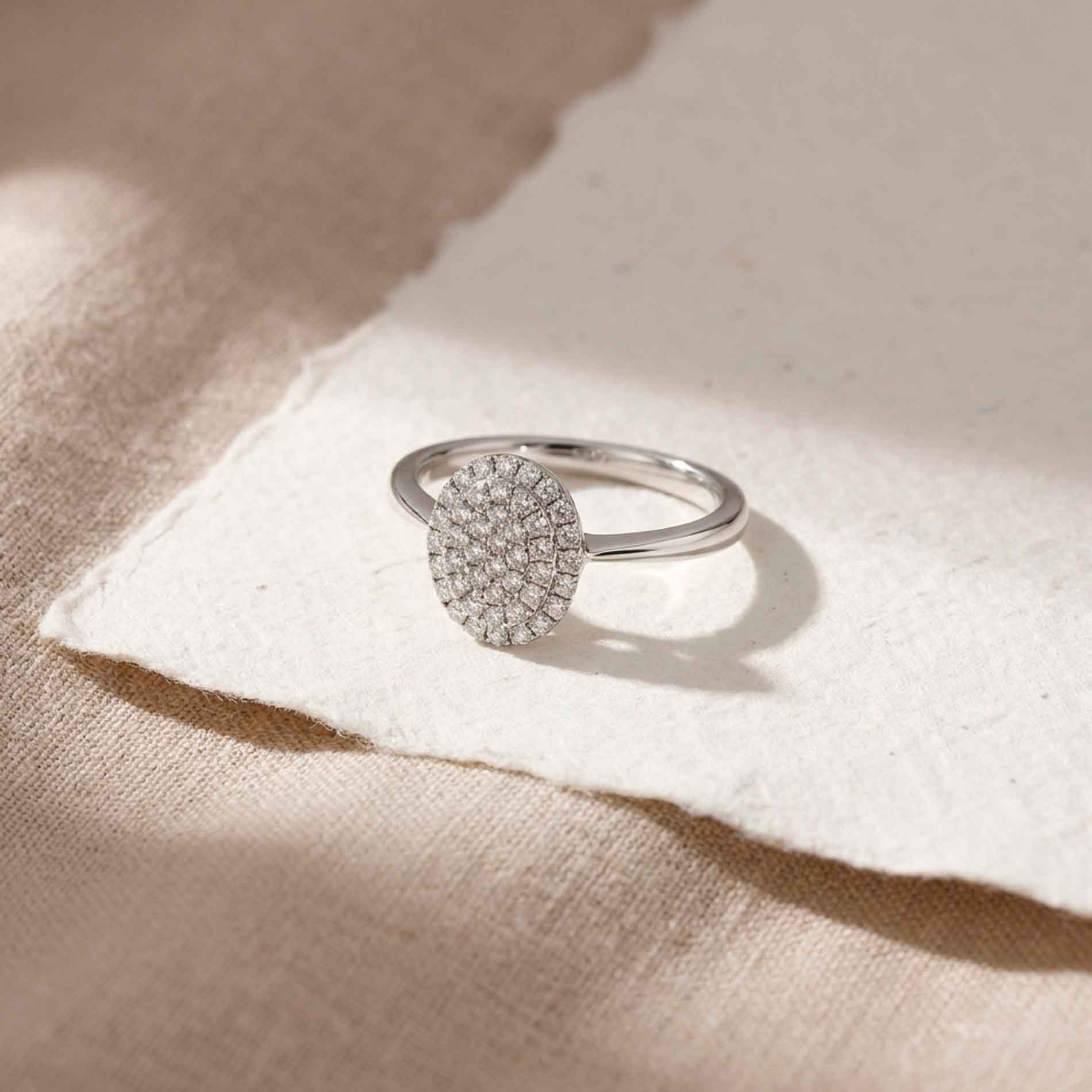 Sille ring i 18 karat hvidguld med 0,19 ct hvide diamanter
