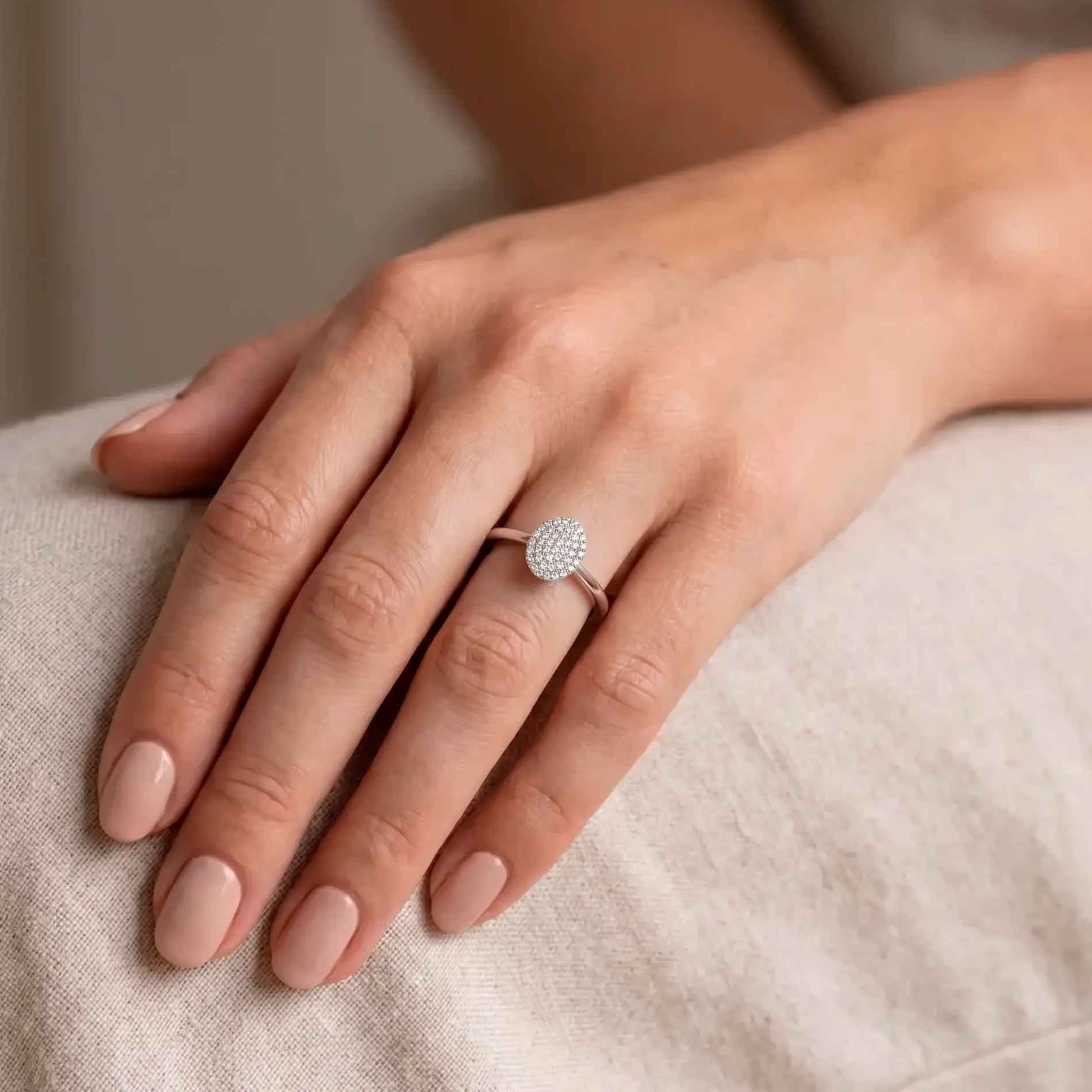 Sille diamantring i 18 karat hvidguld med 44 hvide diamanter