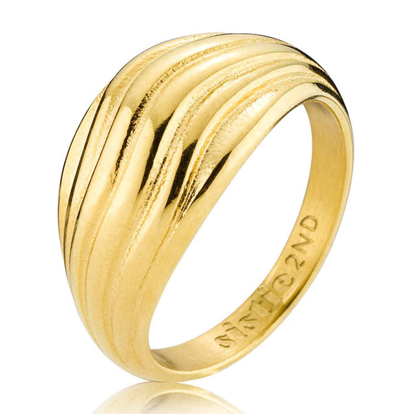 Ring i bølget design i forgyldt stål fra Sisite 2nd