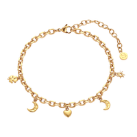 Sistie2ND Sirena armbånd i 18 kt. PVD-forgyldt genanvendt rustfrit stål med hjerte-, måne- og firkløver-charms.