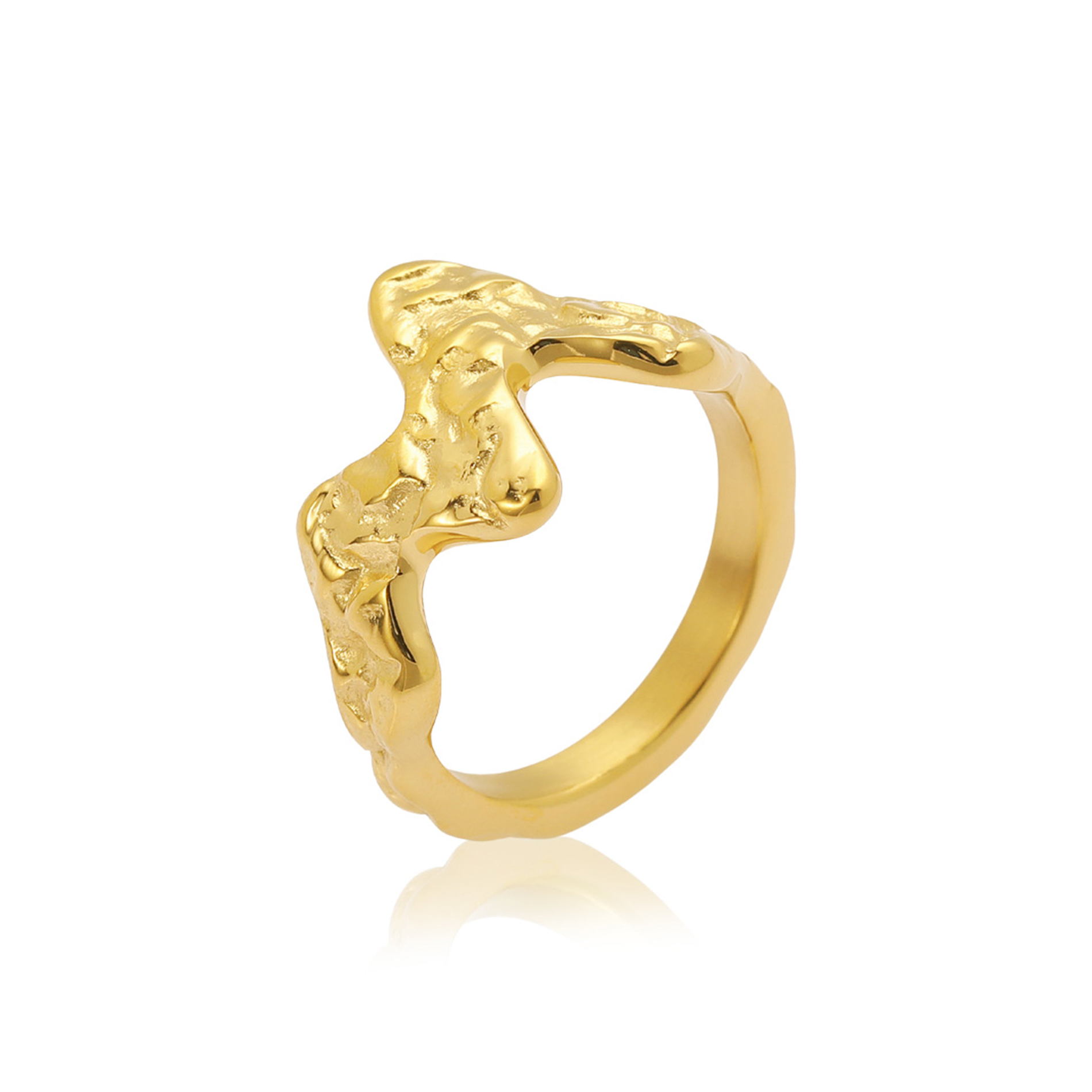 Sistie2ND Wavy ring i 18 kt. PVD-forgyldt genanvendt rustfrit stål med organisk bølgende design.