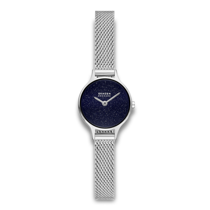 Skagen Anita Micro SKW3172 dameur med sølvfarvet meshlænke og blå glimmerurskive.