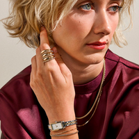 Skagen Hagen Micro SKW3155 båret på håndled med bicolor stållænke