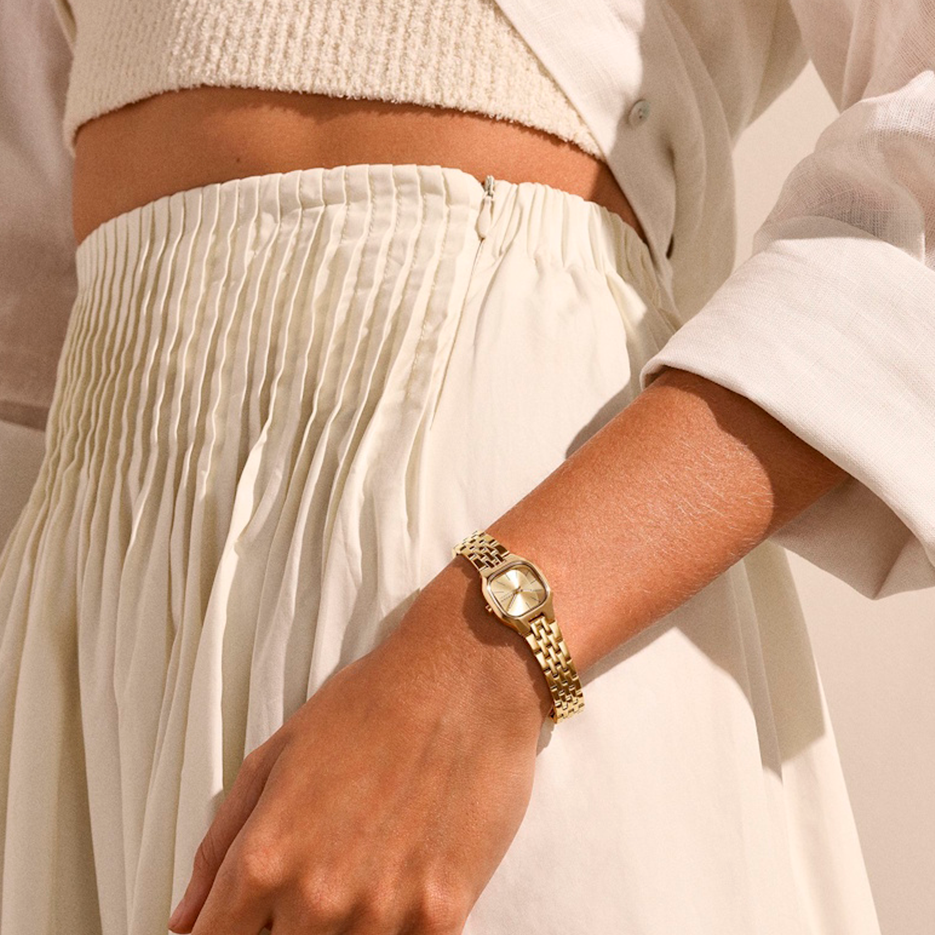 Skagen Mellem Micro Gold SKW3177 båret på håndled.