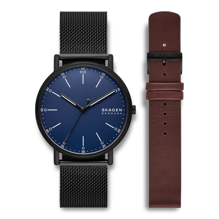 Skagen Signatur Set SKW6933SET med sort mesh-lænke, blå urskive og ekstra brun læderrem.