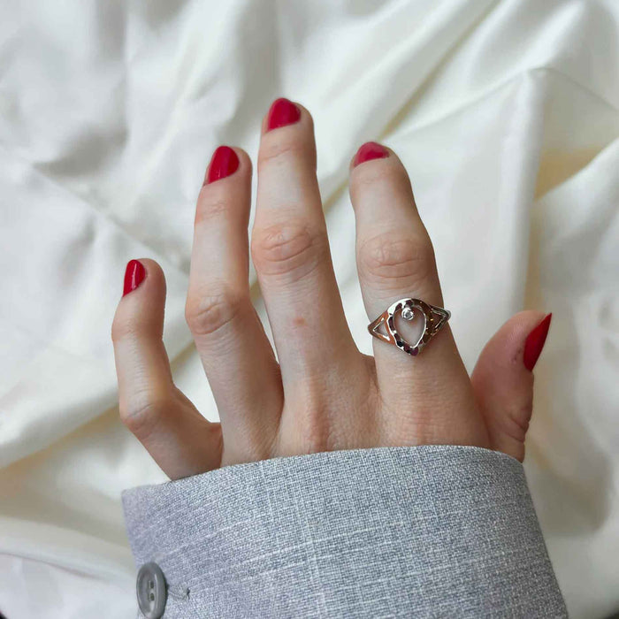 Sølv ring fra Izabel Camille, designet af cecilie schemichel