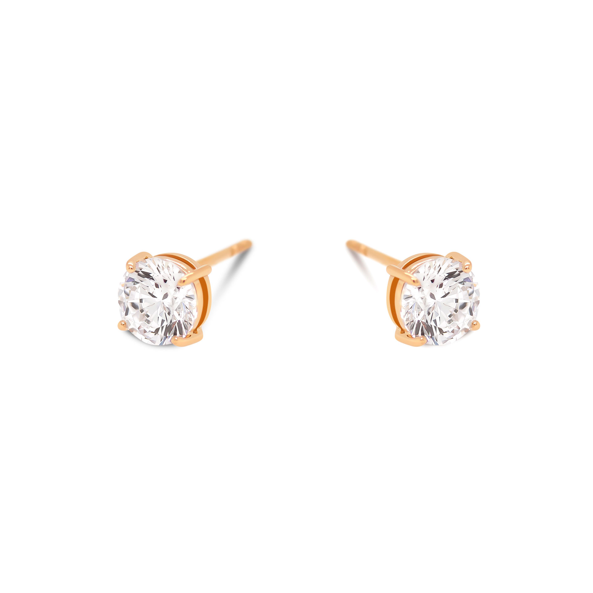 Solitaire ørestikker i 8 kt. guld med 5 mm zirkonia i klassisk fatning og et elegant, tidløst design