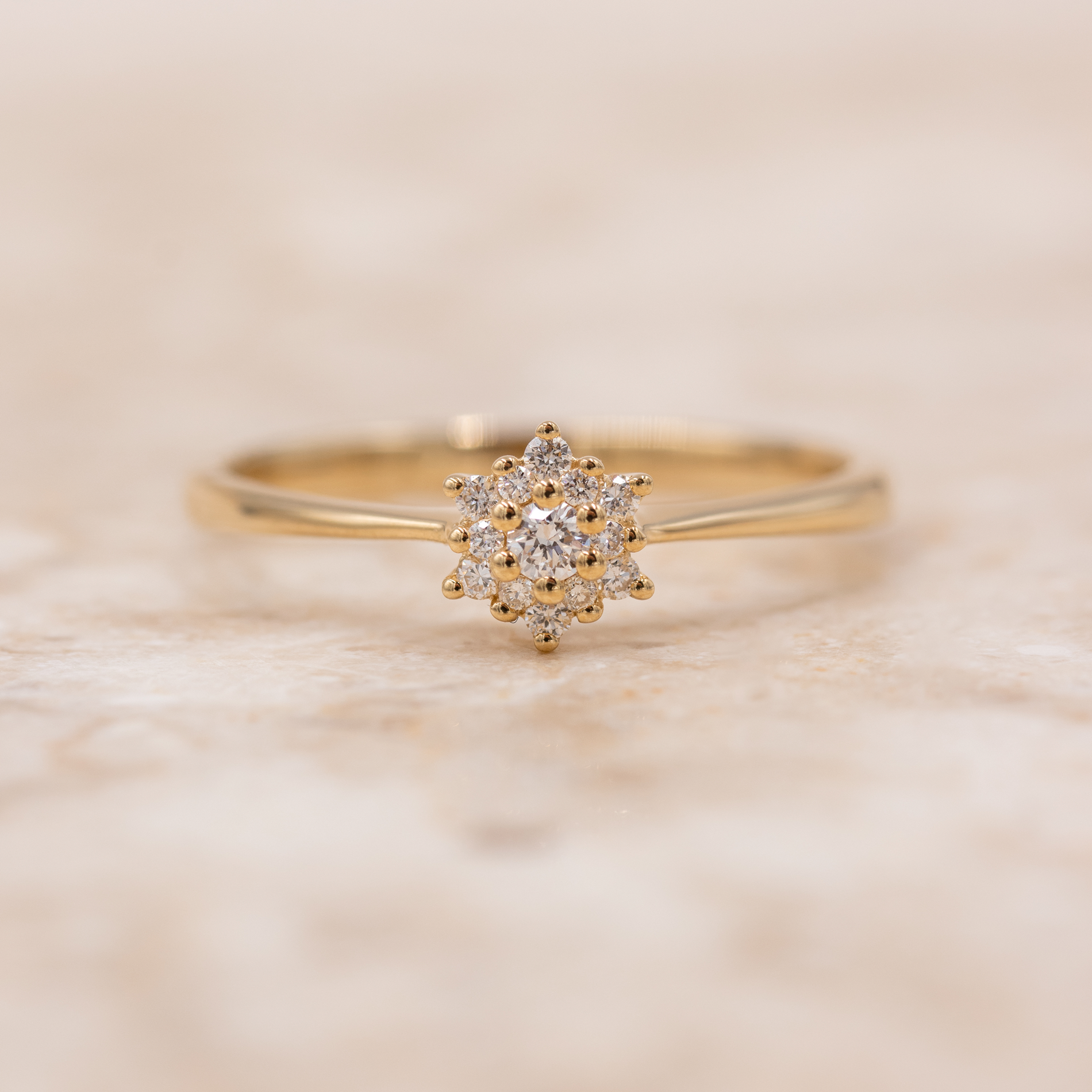 Stardust ring i 18 kt. guld med 0,10 ct. diamanter