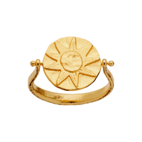Sunna ring i forgyldt sterling sølv med rundt solmotiv
