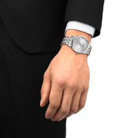 Tissot Classic Dream 40mm herreur i rustfrit stål med sølvfarvet urskive
