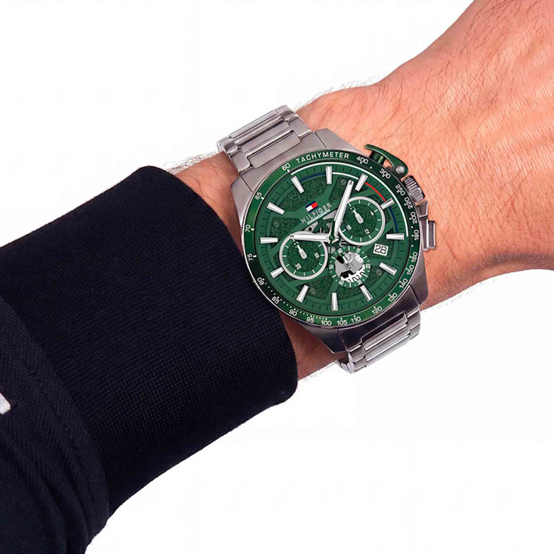 Tommy Hilfiger Bank 44 mm herreur med grøn urskive på håndleddet