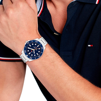 Tommy Hilfiger Oceanic 42 mm herreur vist på håndled 1792202