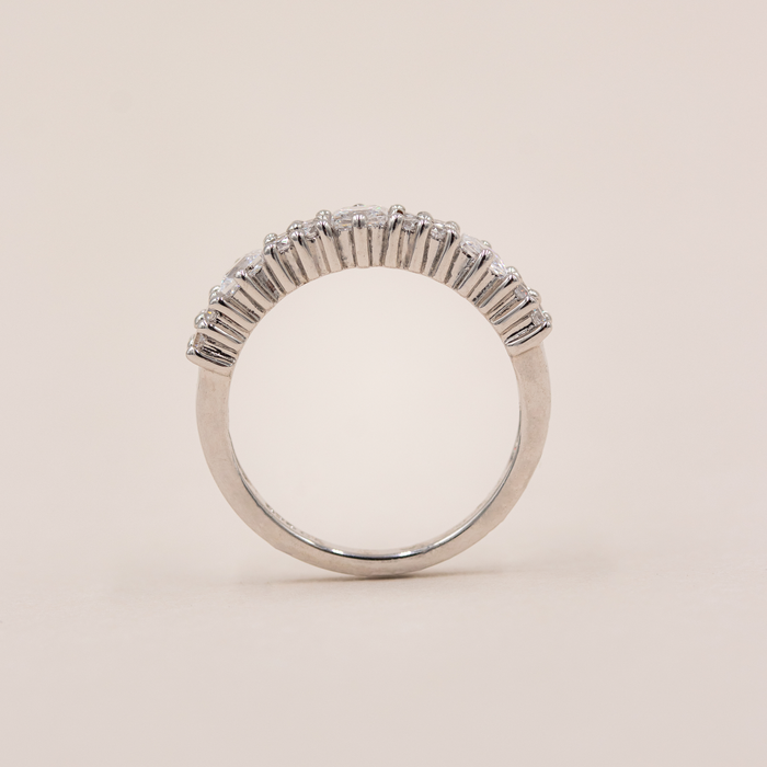 Venice ring i sterling sølv med zirkonia set fra siden