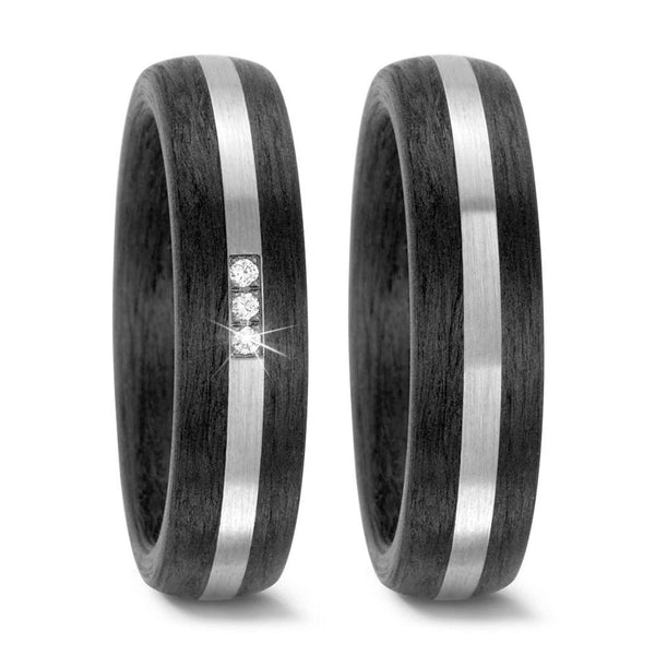 Vielsesringe fra Titan Factory i carbon og palladium med tre diamanter i den ene ring