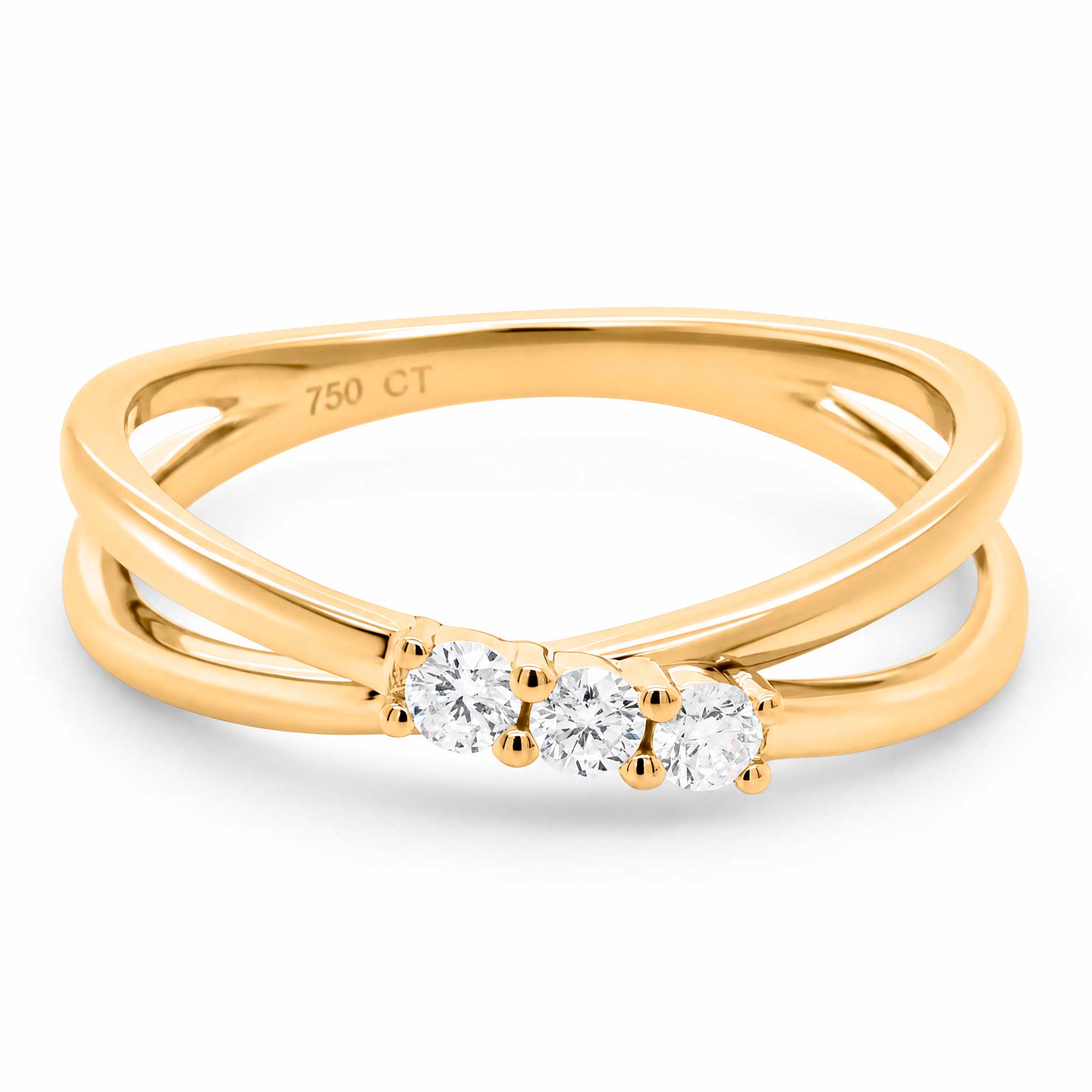 Vigga ring i 18 karat guld med tre hvide diamanter på i alt 0,16 carat